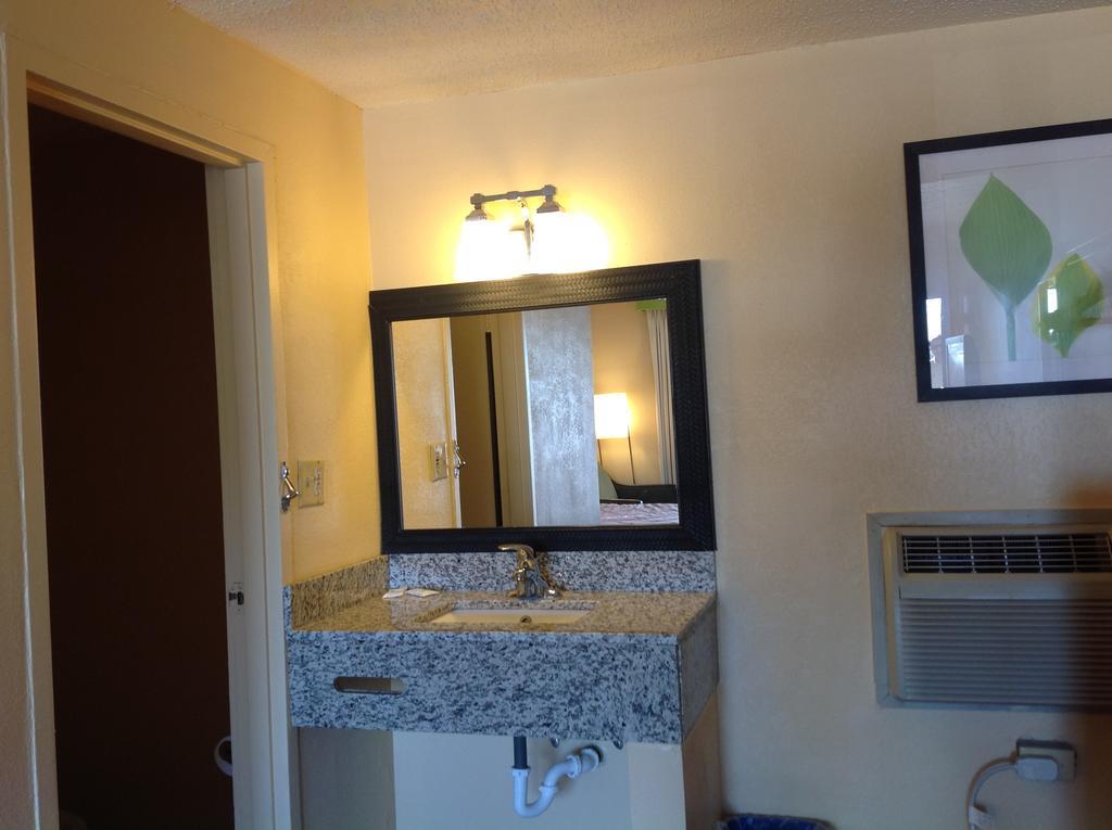 Diamond Inn & Suites Richmond Esterno foto
