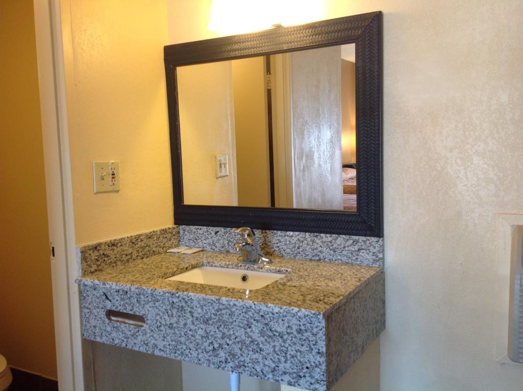 Diamond Inn & Suites Richmond Esterno foto
