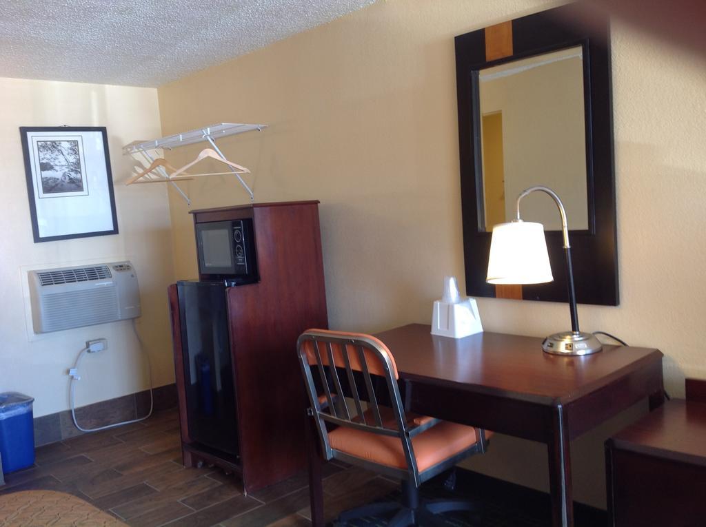 Diamond Inn & Suites Richmond Esterno foto