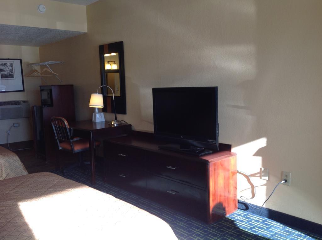 Diamond Inn & Suites Richmond Esterno foto